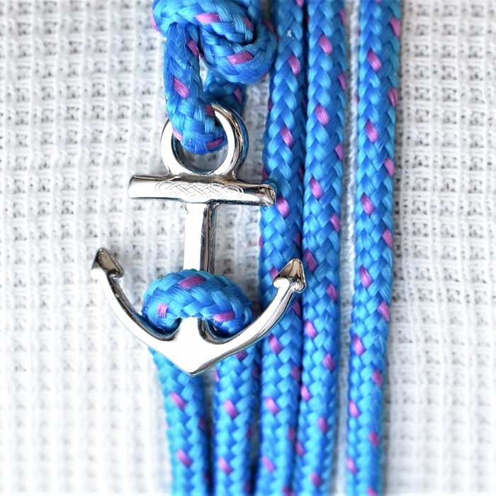 Bracelet marin avec une fine ancre gravée