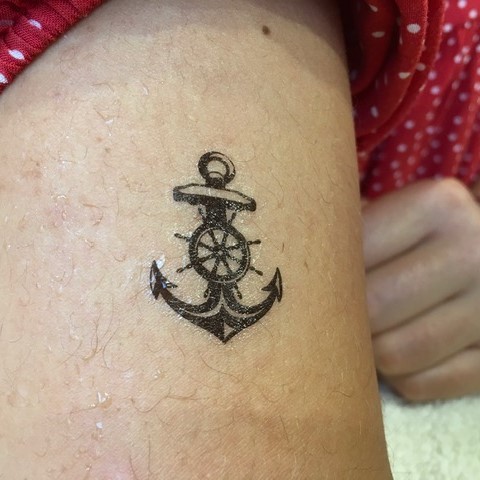 ancre de marin en tatouage ephemere